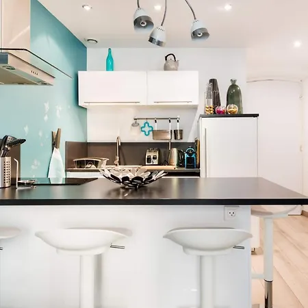 Explore The Old Town From A Stylish, 17Th Century Apartment