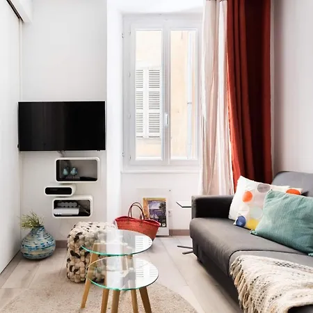 아파트 Explore The Old Town From A Stylish, 17Th Century Apartment 니스