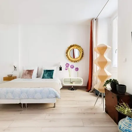 Explore The Old Town From A Stylish, 17Th Century Apartment 니스