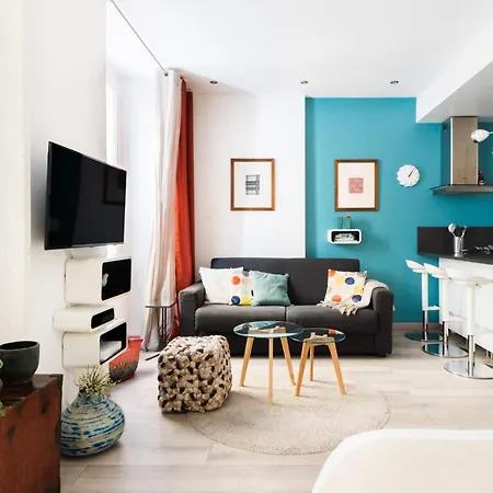 Explore The Old Town From A Stylish, 17Th Century Apartment