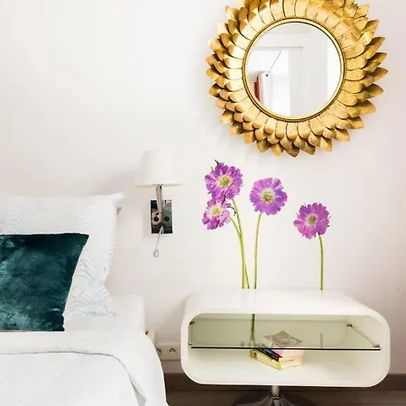 Explore The Old Town From A Stylish, 17Th Century Apartment 아파트