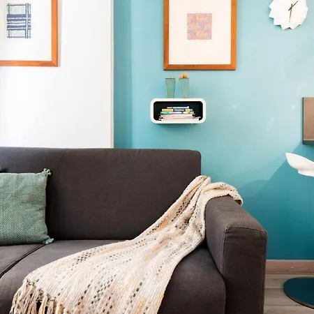Explore The Old Town From A Stylish, 17Th Century Apartment 아파트 *
