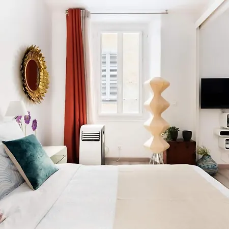 아파트 Explore The Old Town From A Stylish, 17Th Century Apartment 니스