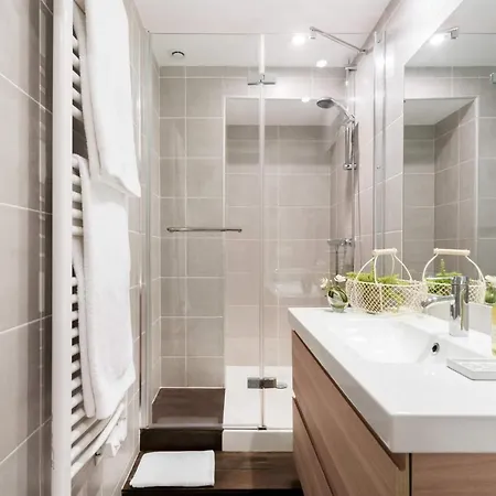 Explore The Old Town From A Stylish, 17Th Century Apartment 아파트