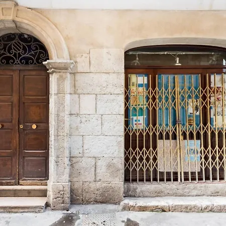 아파트 Explore The Old Town From A Stylish, 17Th Century Apartment *