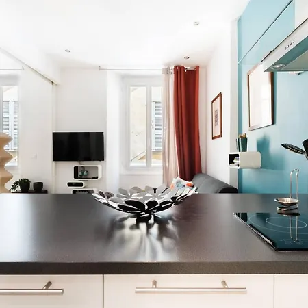 Explore The Old Town From A Stylish, 17Th Century Apartment * 니스