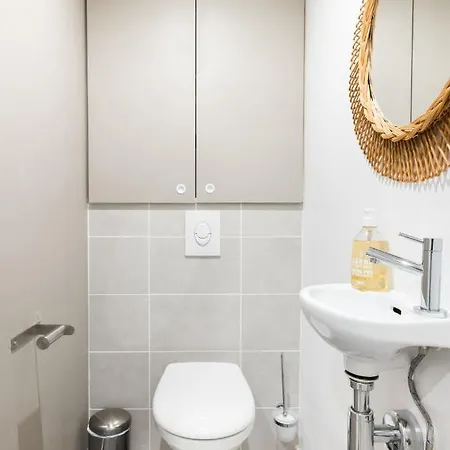 아파트 Explore The Old Town From A Stylish, 17Th Century Apartment 니스