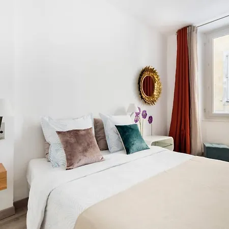 아파트 Explore The Old Town From A Stylish, 17Th Century Apartment 니스